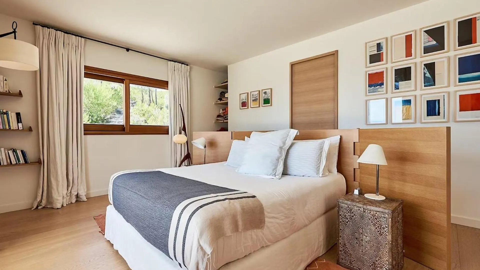 Magnificent Villa In Luxurious Retreat Cala Llonga  Spanje
