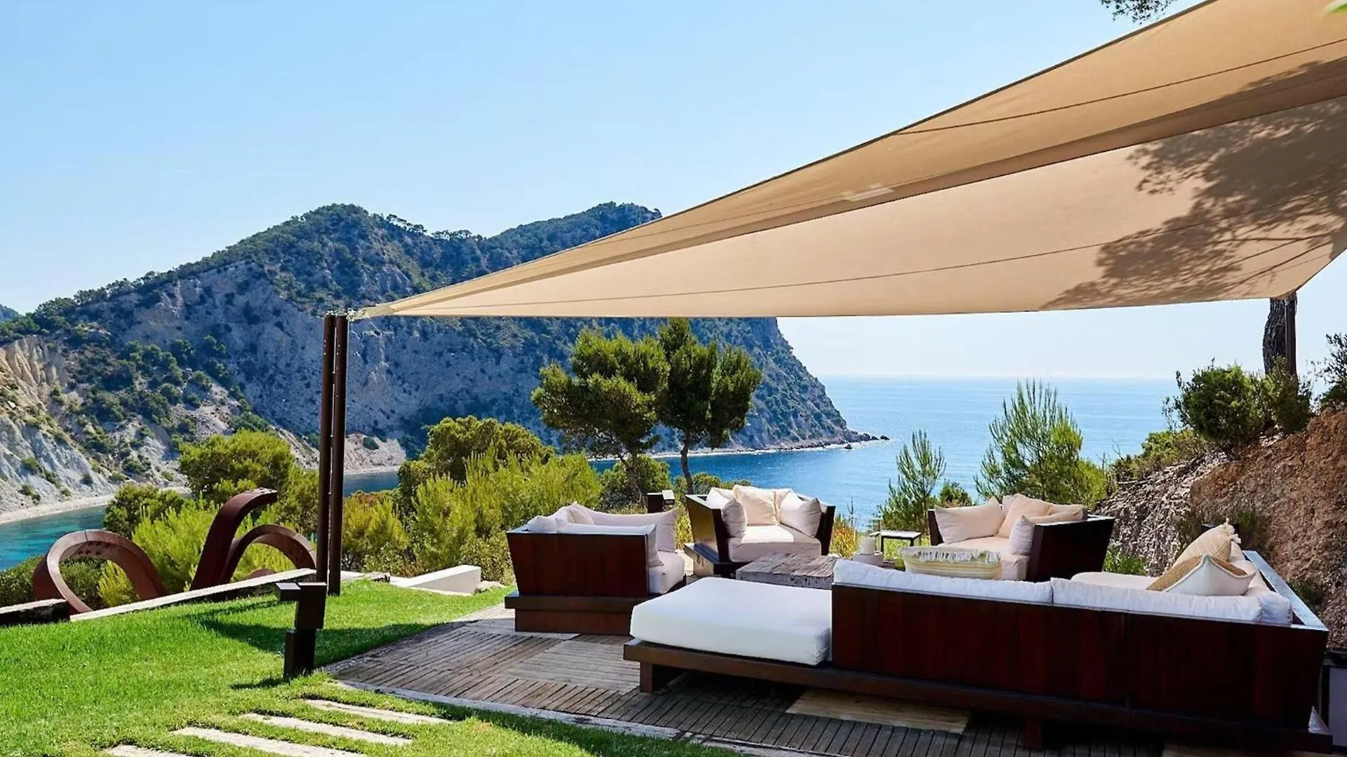 Magnificent Villa In Luxurious Retreat Cala Llonga  Cala Llonga (Ibiza)