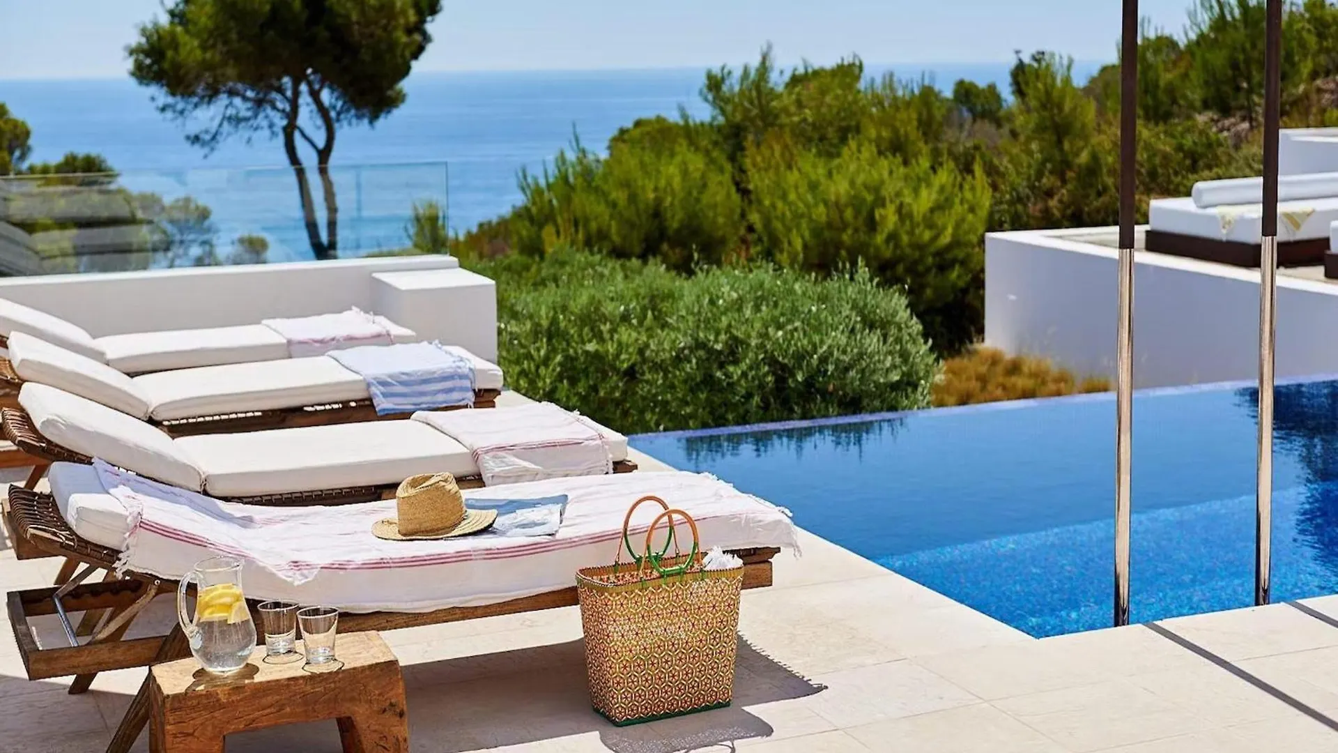 Magnificent Villa In Luxurious Retreat Cala Llonga  Spanien