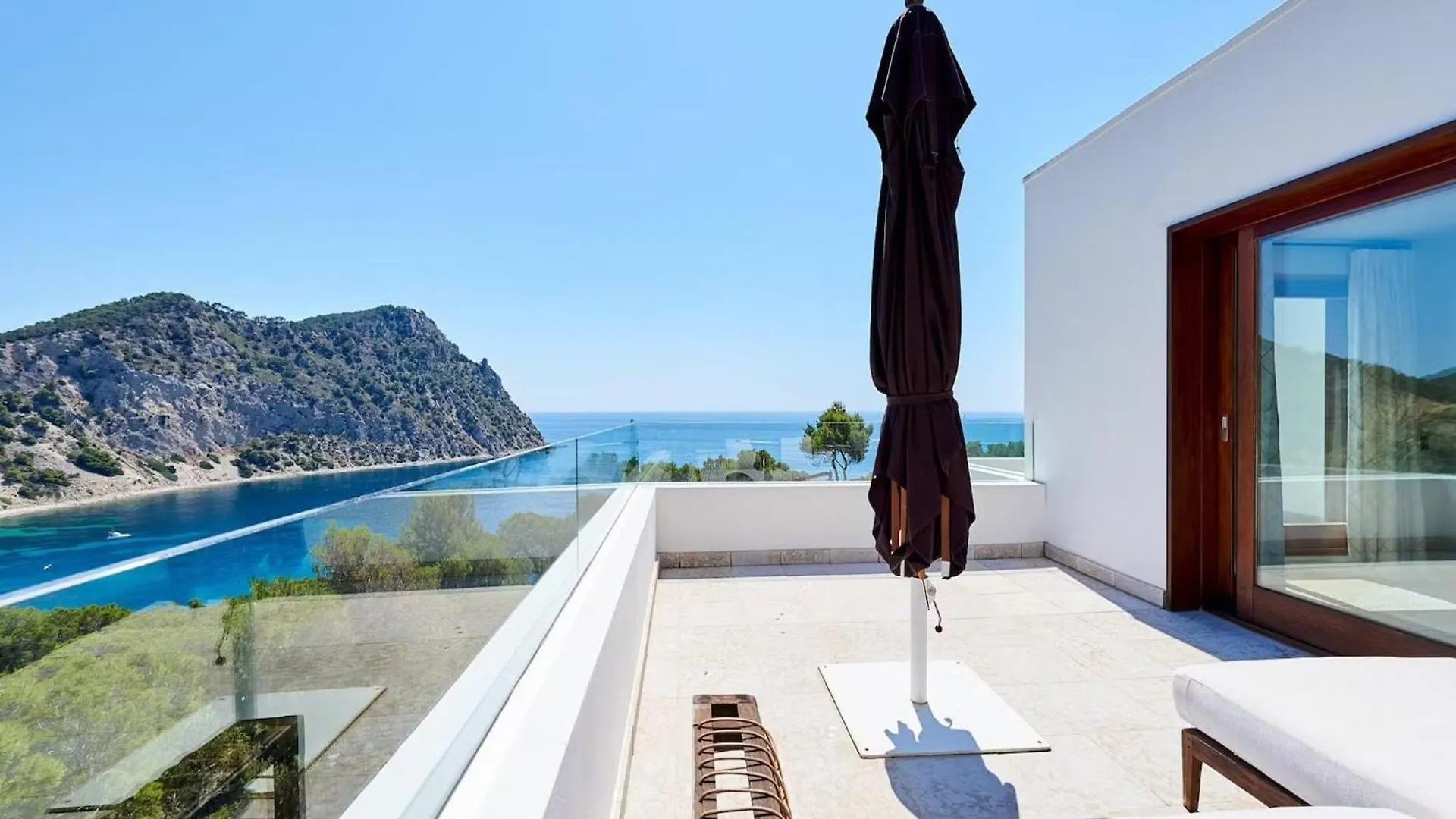 Magnificent Villa In Luxurious Retreat Cala Llonga  Spanien