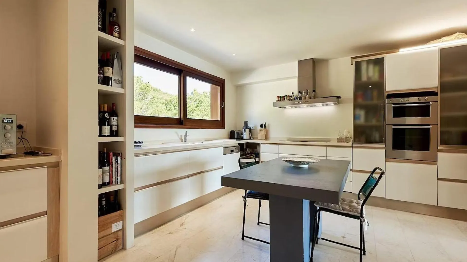 Magnificent Villa In Luxurious Retreat Cala Llonga