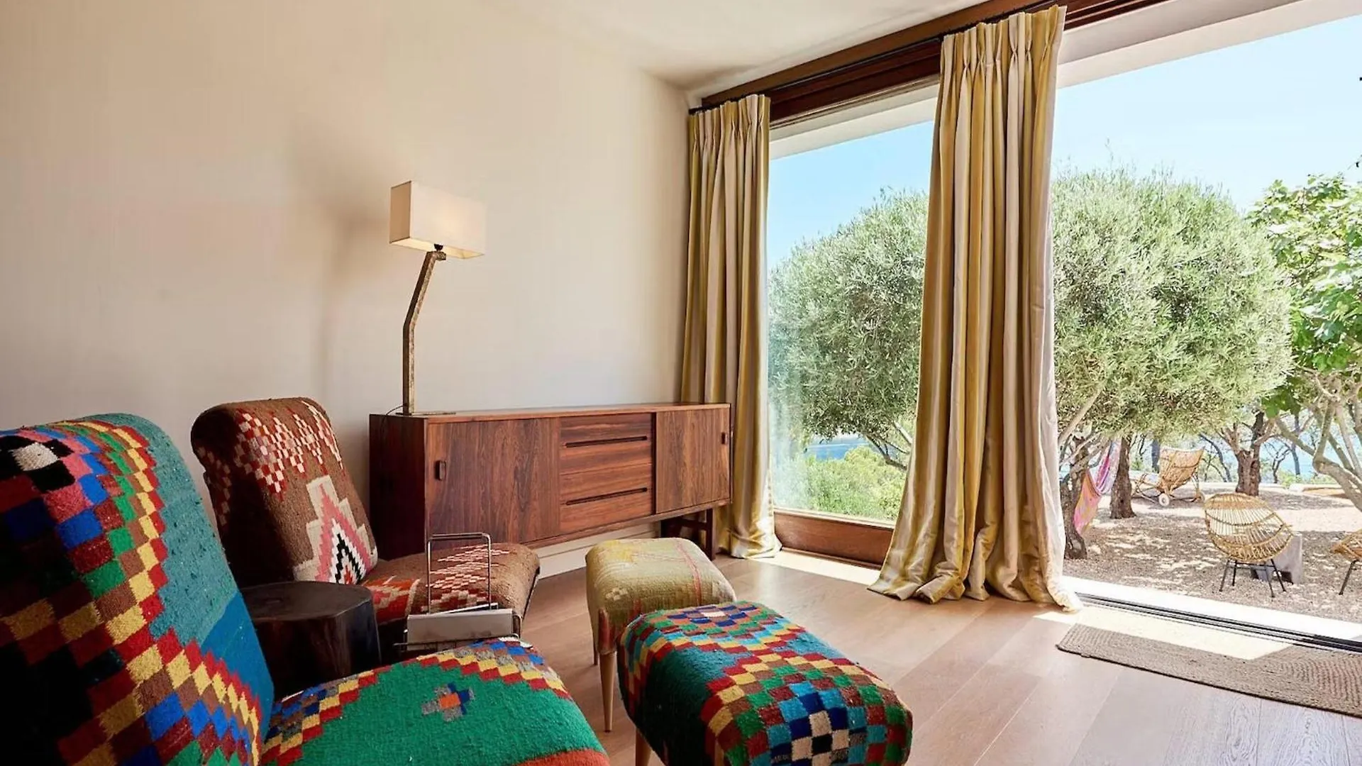 Magnificent Villa In Luxurious Retreat Cala Llonga