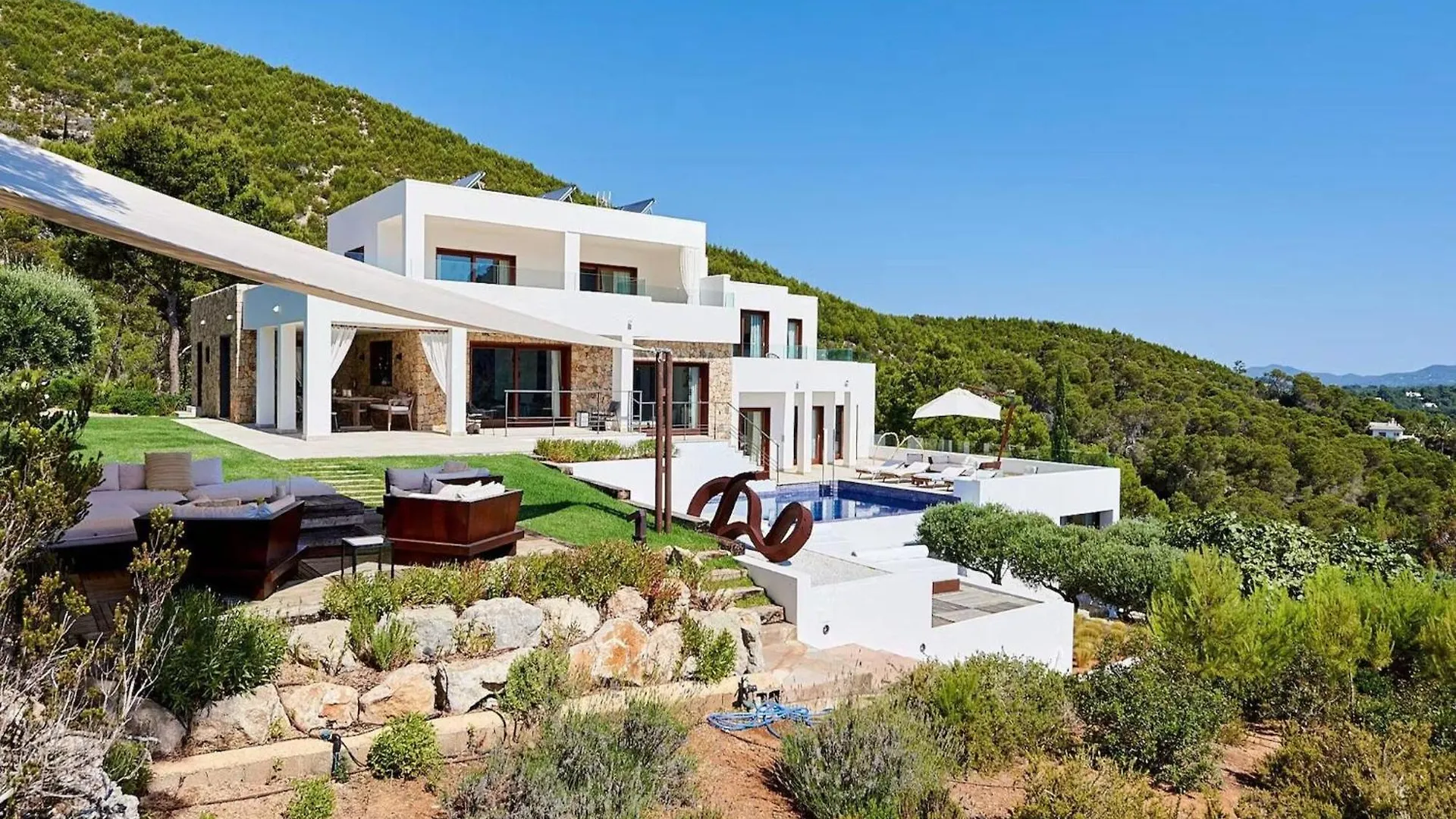 Magnificent Villa In Luxurious Retreat Cala Llonga  Spanien